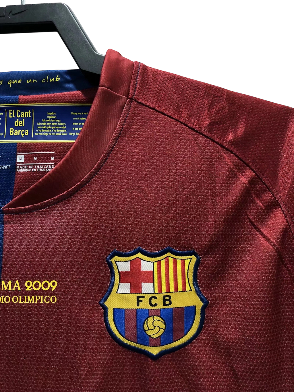 Camisa Barcelona 2009 final de Champions league en primer plano con logo y detalles de diseño.
